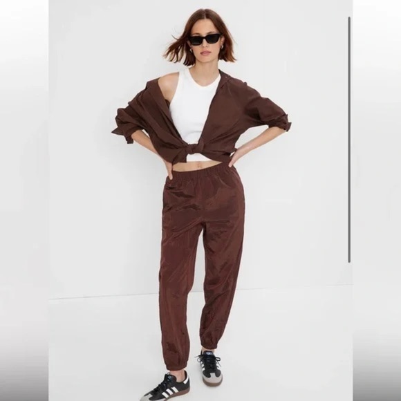 GapFit Lustre Windbreaker Jogger Pants High Rise Medium Brown Noir Quick Dry - Picture 1 of 4
